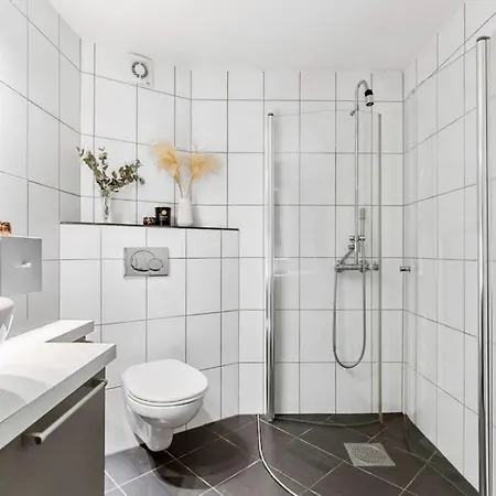 Sentral Leilighet I Sandviken